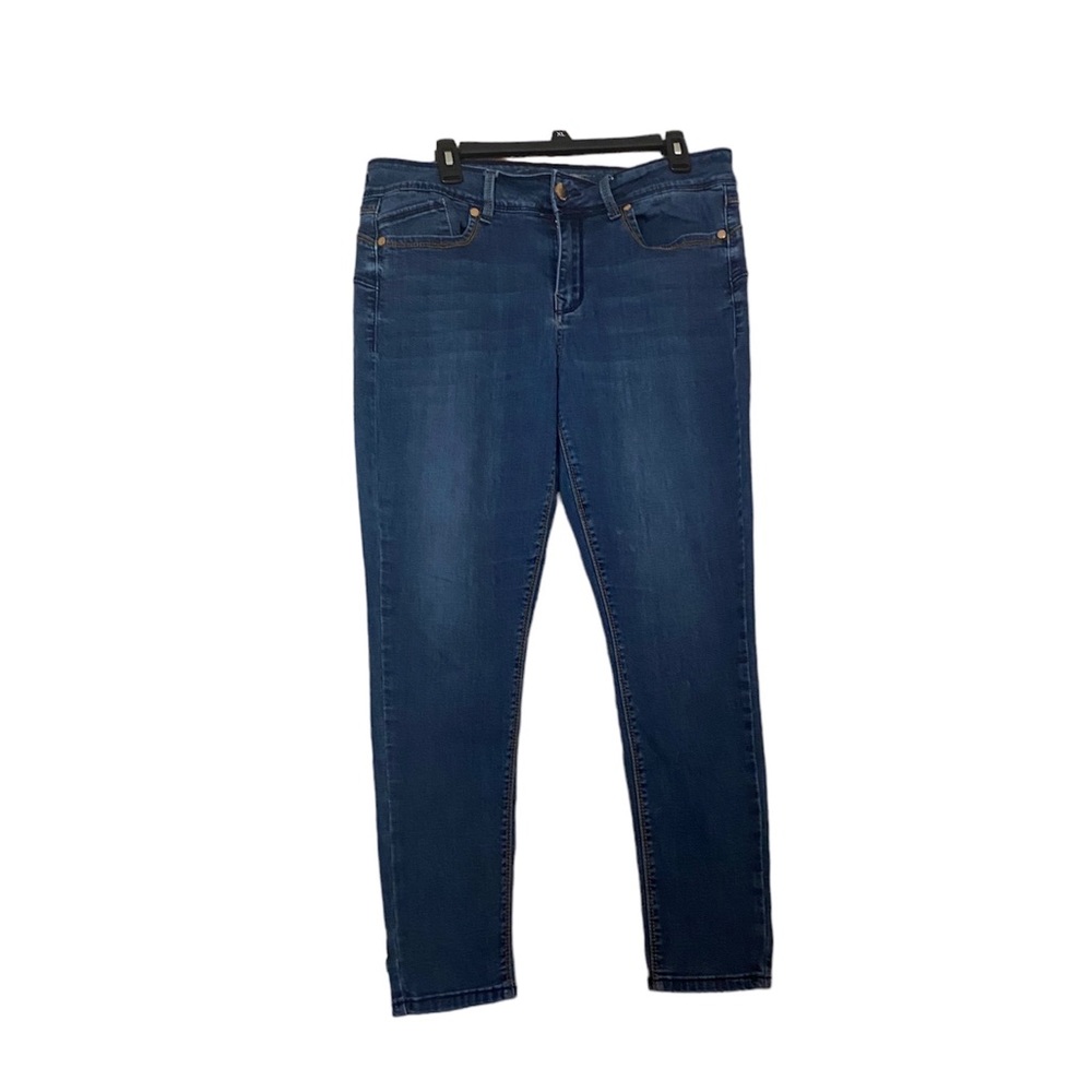 Seven7 Jeans, stretch skinny leg booty shaper. Women’s size 14.